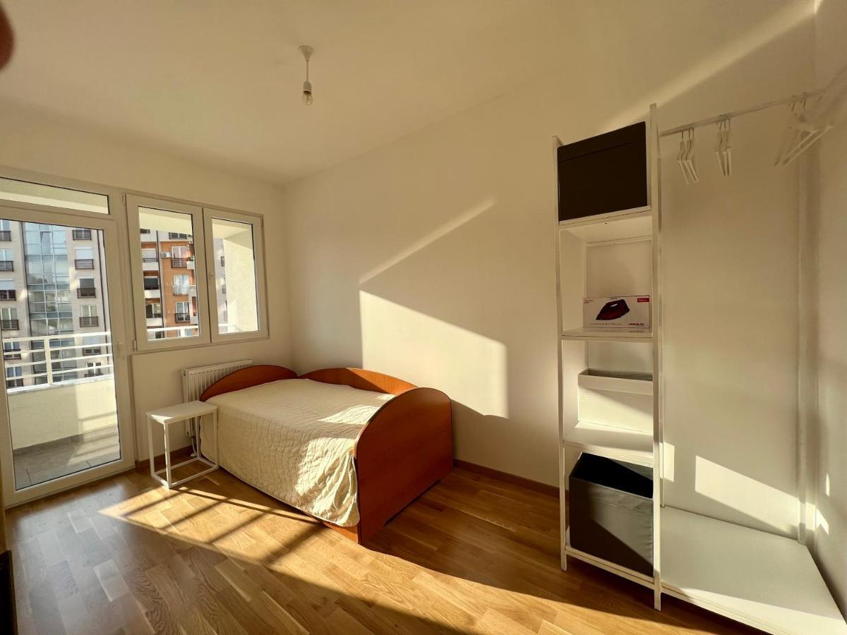 Sara'S Apartment Cozy And Close To Center With Private Parking سكوبجي المظهر الخارجي الصورة