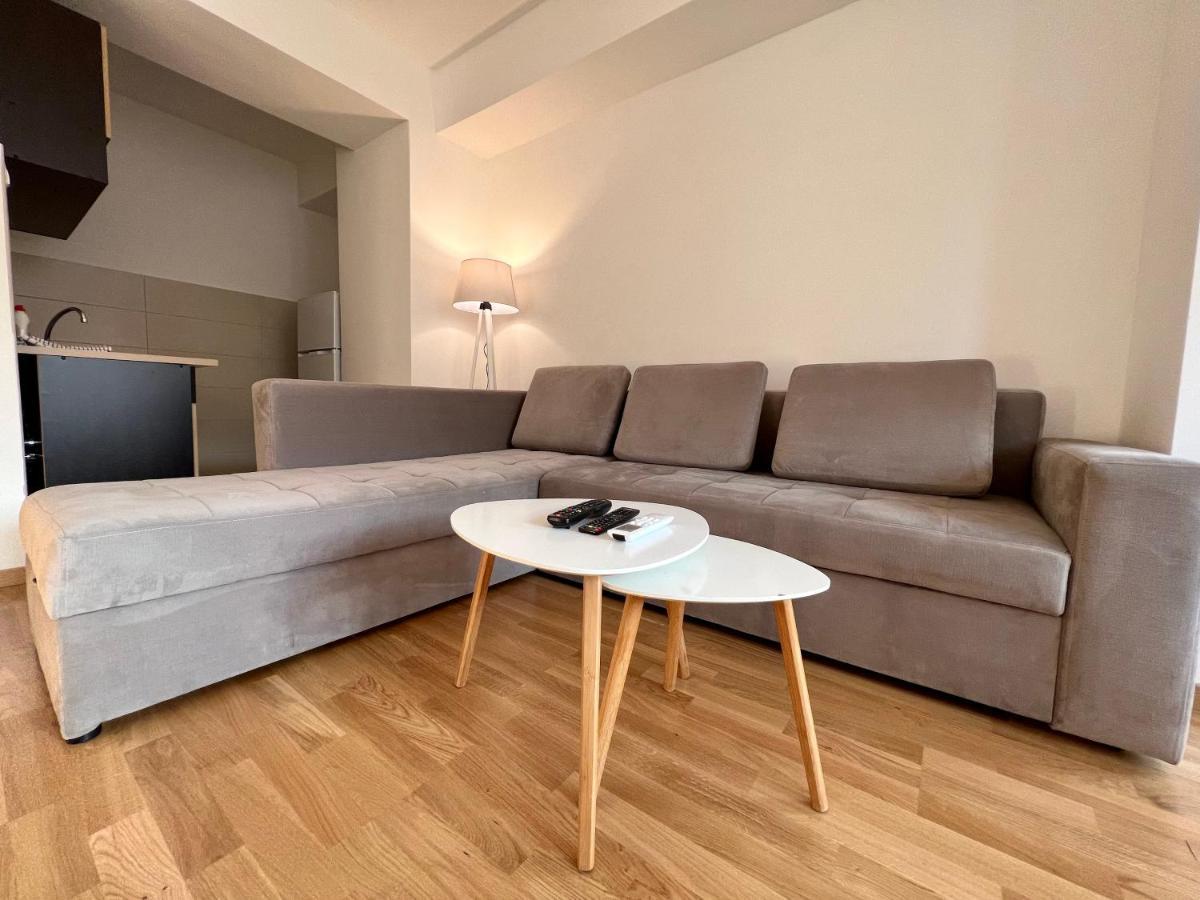 Sara'S Apartment Cozy And Close To Center With Private Parking سكوبجي المظهر الخارجي الصورة