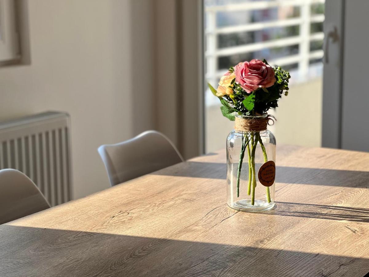 Sara'S Apartment Cozy And Close To Center With Private Parking سكوبجي المظهر الخارجي الصورة