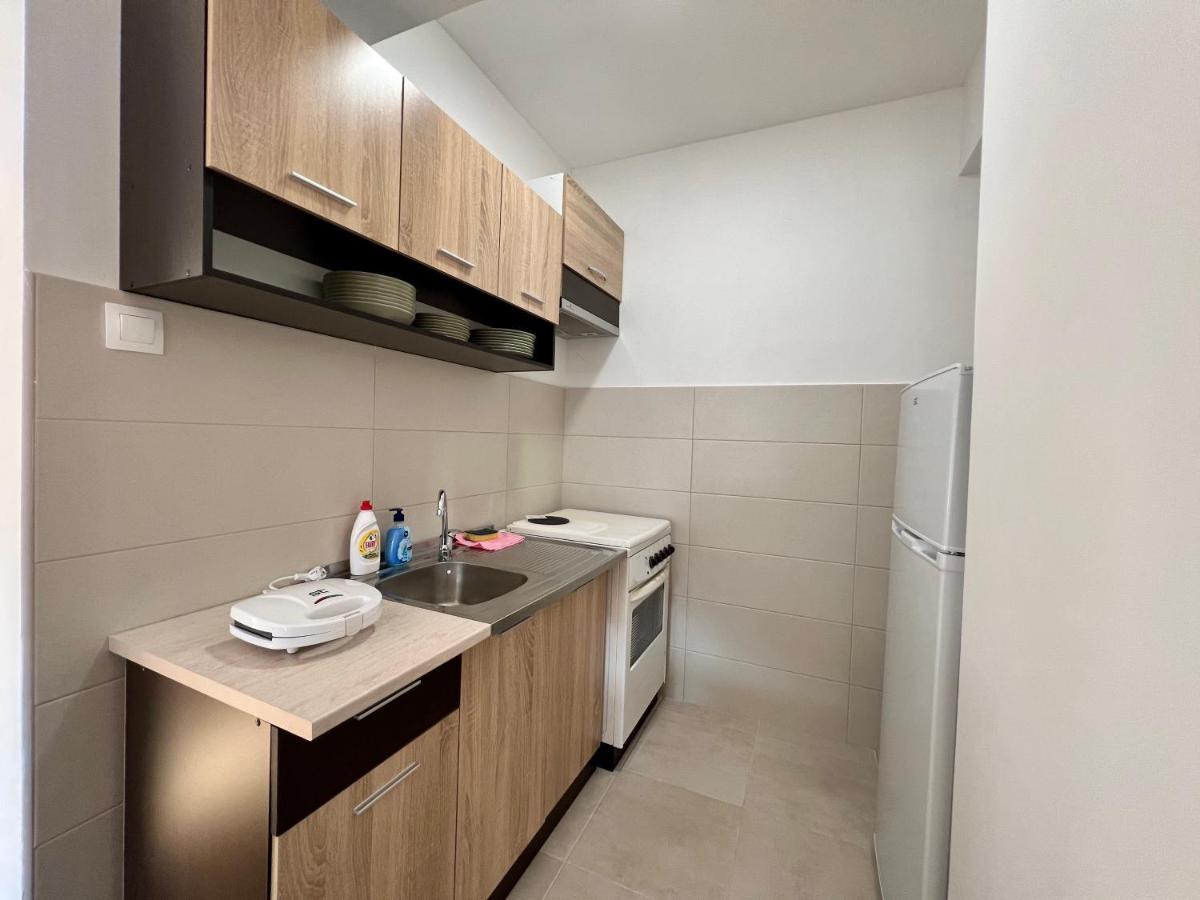 Sara'S Apartment Cozy And Close To Center With Private Parking سكوبجي المظهر الخارجي الصورة