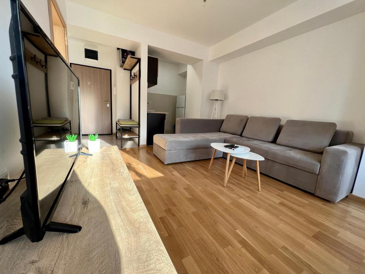 Sara'S Apartment Cozy And Close To Center With Private Parking سكوبجي المظهر الخارجي الصورة
