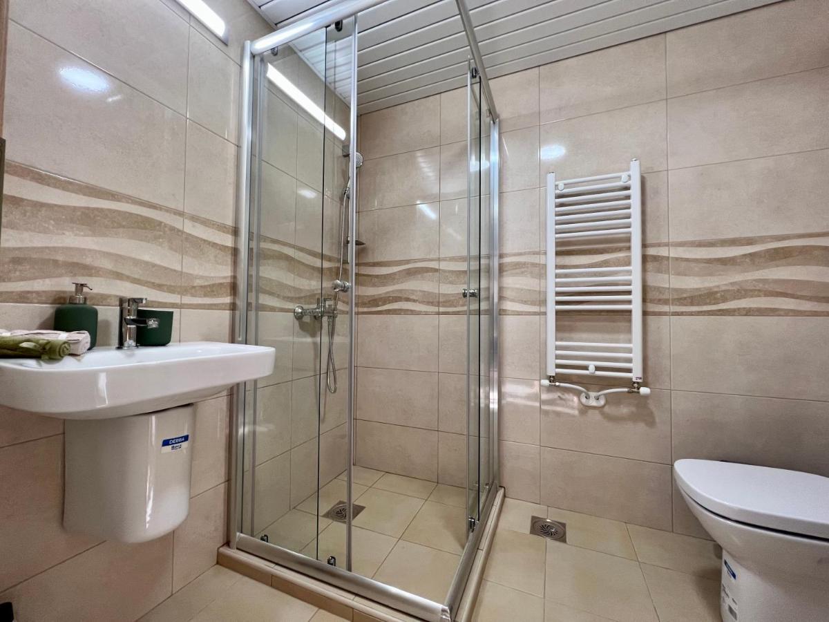 Sara'S Apartment Cozy And Close To Center With Private Parking سكوبجي المظهر الخارجي الصورة