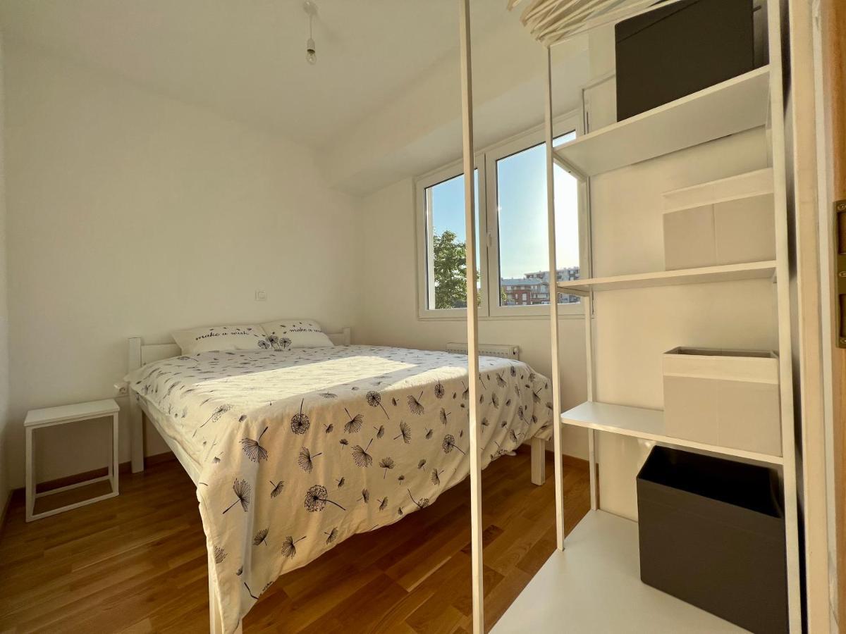 Sara'S Apartment Cozy And Close To Center With Private Parking سكوبجي المظهر الخارجي الصورة