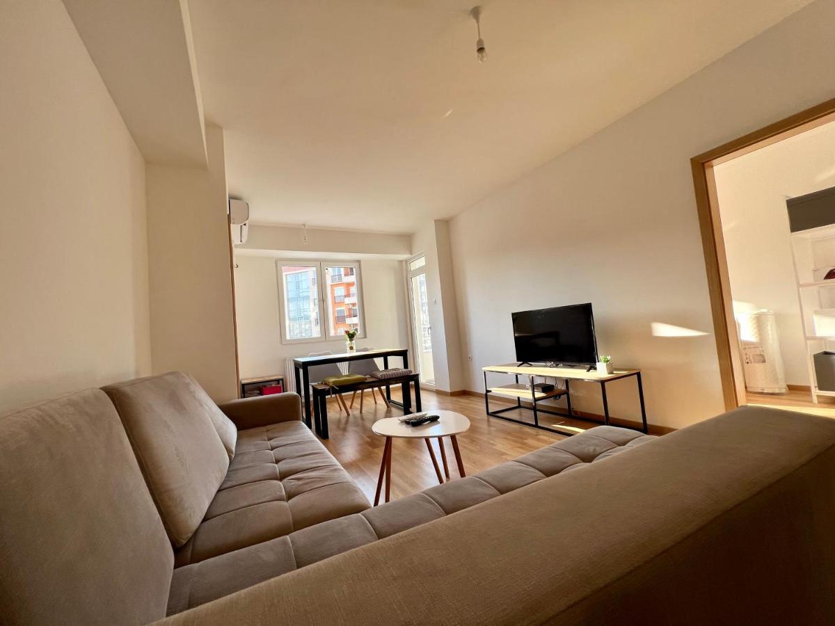 Sara'S Apartment Cozy And Close To Center With Private Parking سكوبجي المظهر الخارجي الصورة