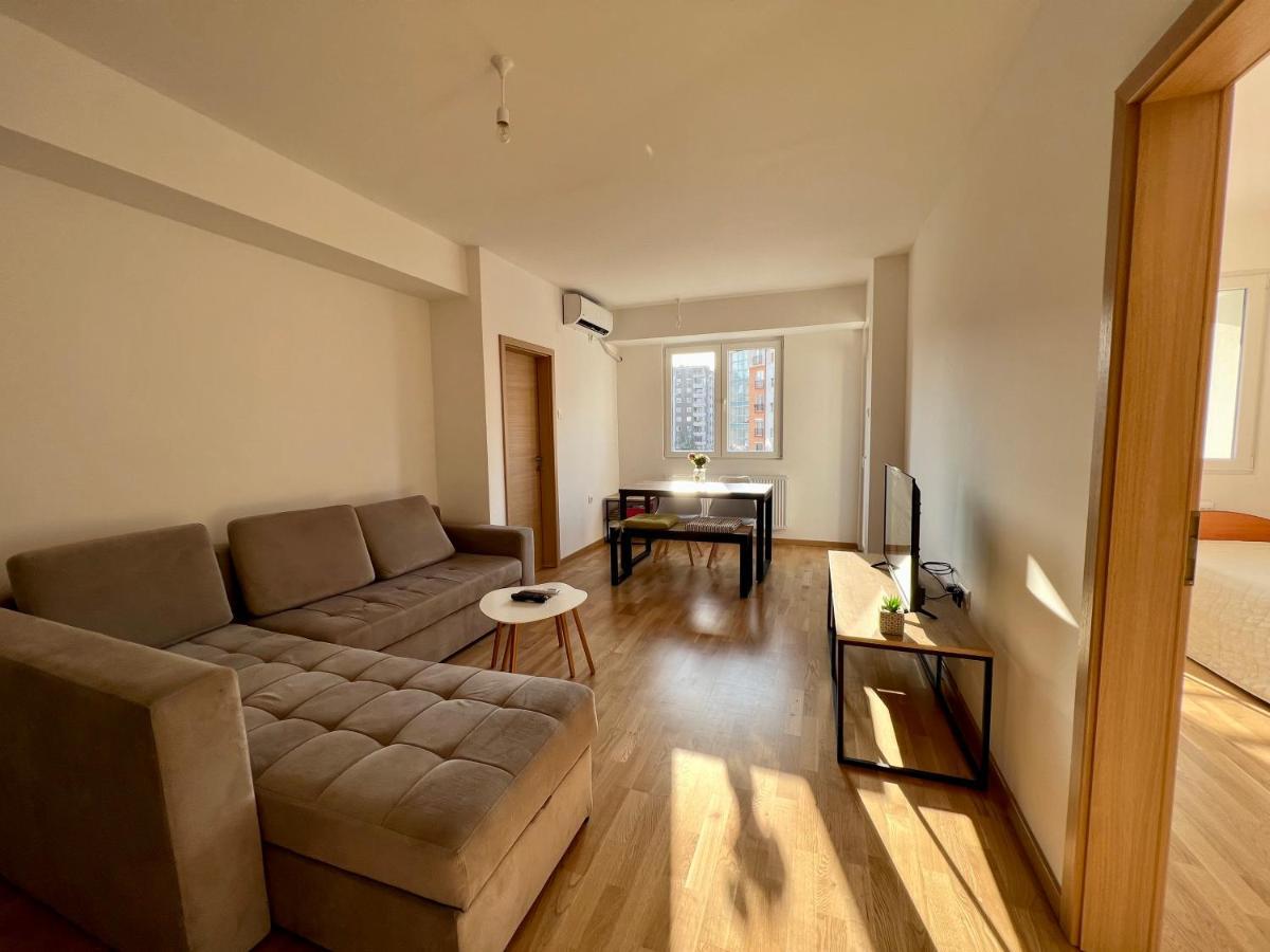 Sara'S Apartment Cozy And Close To Center With Private Parking سكوبجي المظهر الخارجي الصورة