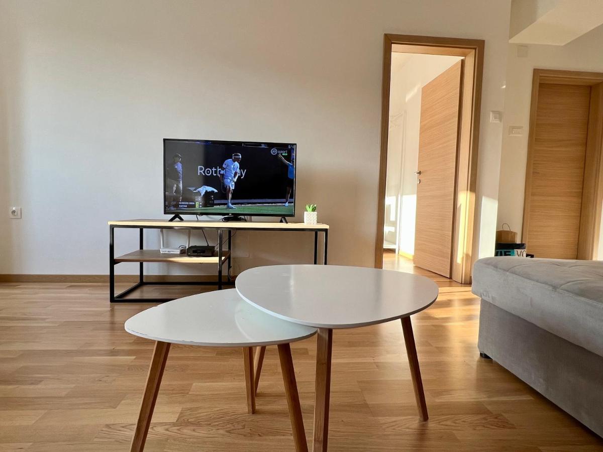 Sara'S Apartment Cozy And Close To Center With Private Parking سكوبجي المظهر الخارجي الصورة